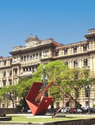 Fotografia externa do TJSP, o prédio fica na cidade de São Paulo